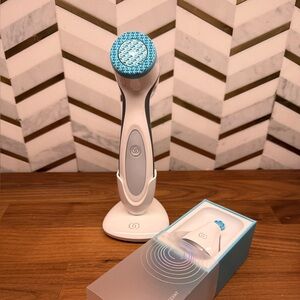 Nu Skin Facial ageLOC LumiSpa iO with eye accessory